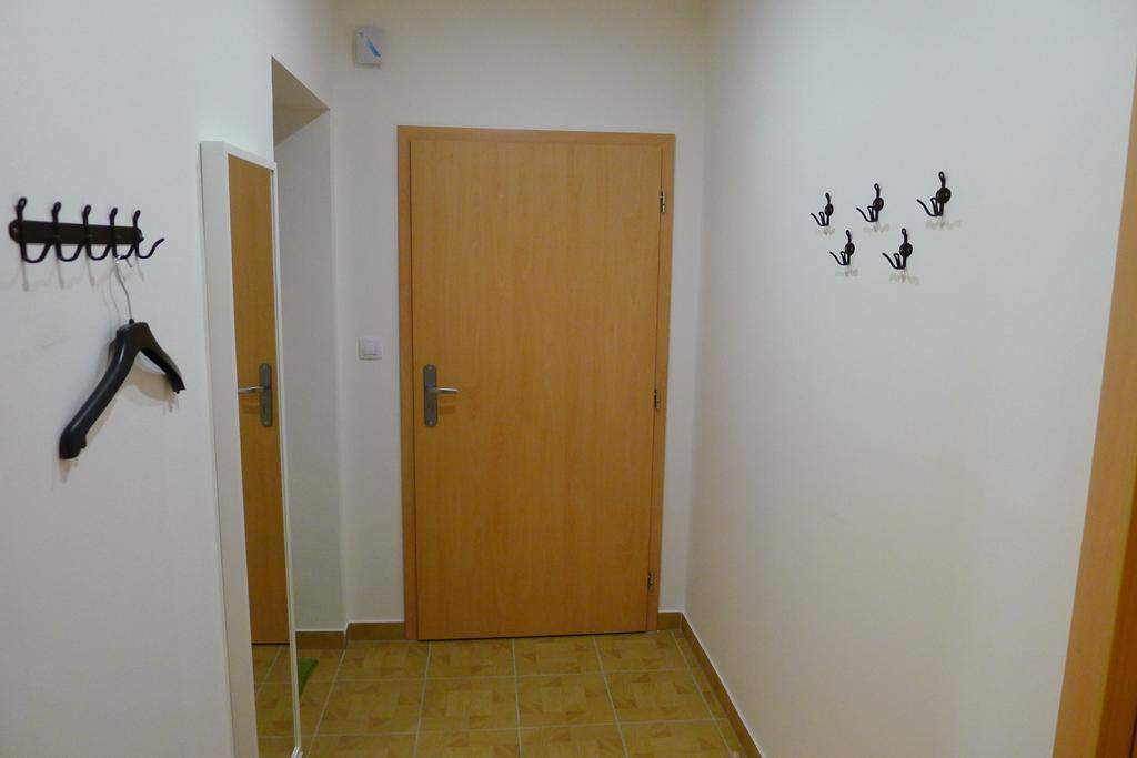 Condo Vinohrady II Prag Zimmer foto